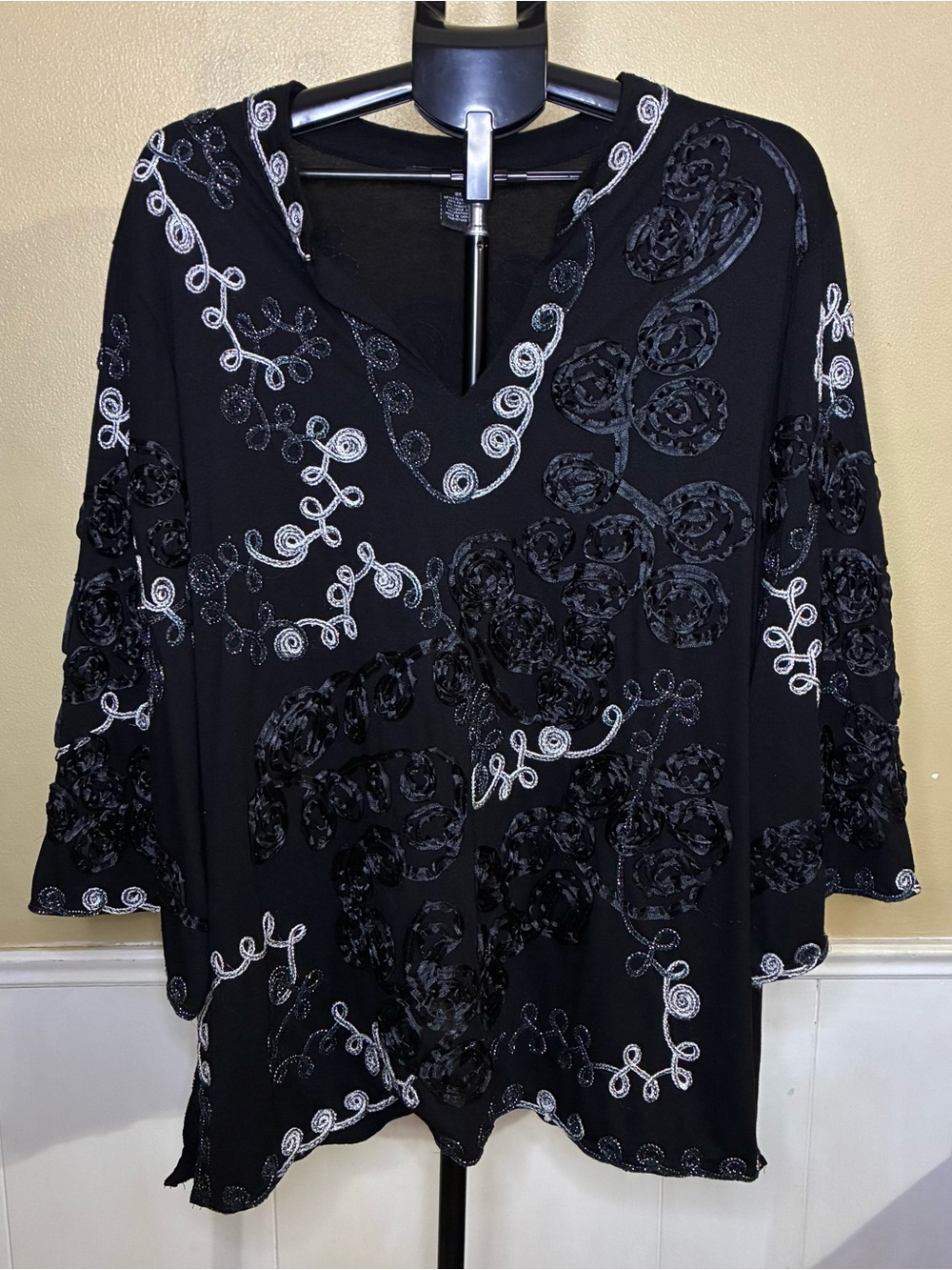 Lauren Michelle Black V-Neck Embroidered Floral Top